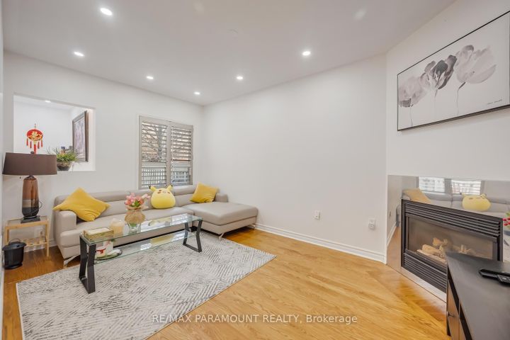 Photo 9 at 6371 Ormindale Way, East Credit, Mississauga