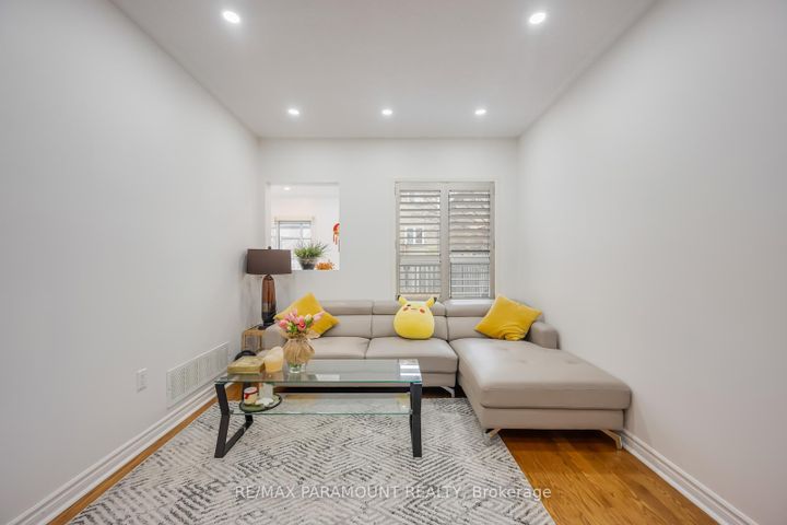 Photo 10 at 6371 Ormindale Way, East Credit, Mississauga