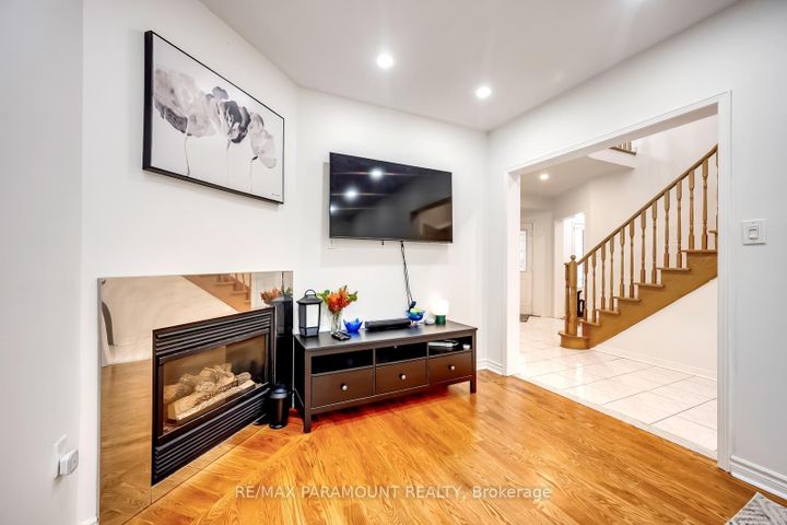 Photo 11 at 6371 Ormindale Way, East Credit, Mississauga