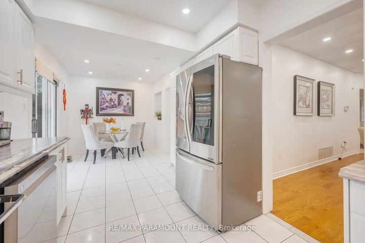 Photo 13 at 6371 Ormindale Way, East Credit, Mississauga