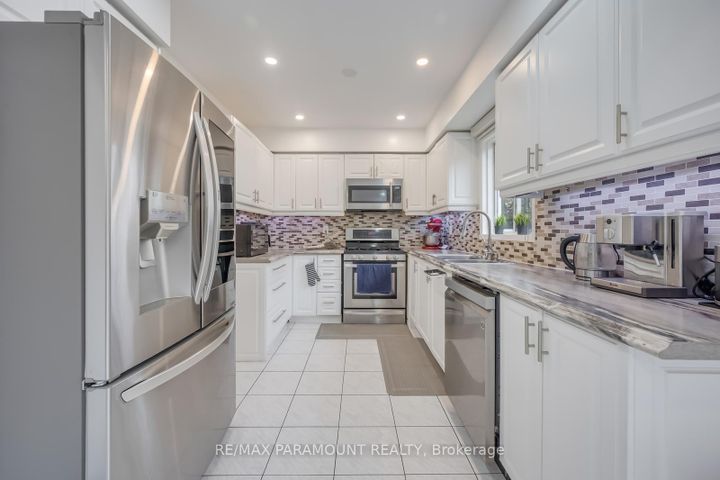 Photo 14 at 6371 Ormindale Way, East Credit, Mississauga