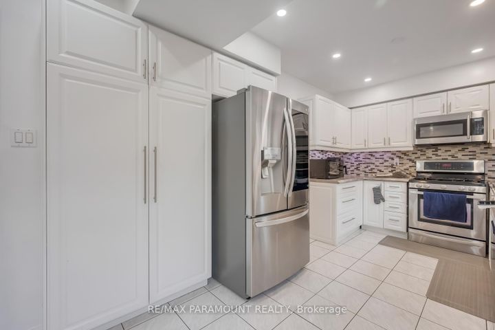 Photo 15 at 6371 Ormindale Way, East Credit, Mississauga