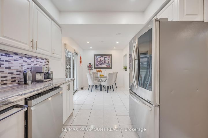 Photo 17 at 6371 Ormindale Way, East Credit, Mississauga