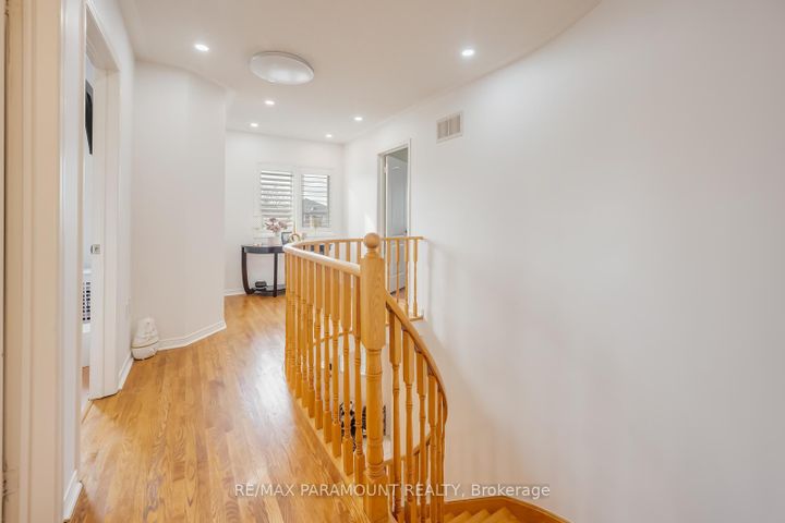 Photo 21 at 6371 Ormindale Way, East Credit, Mississauga