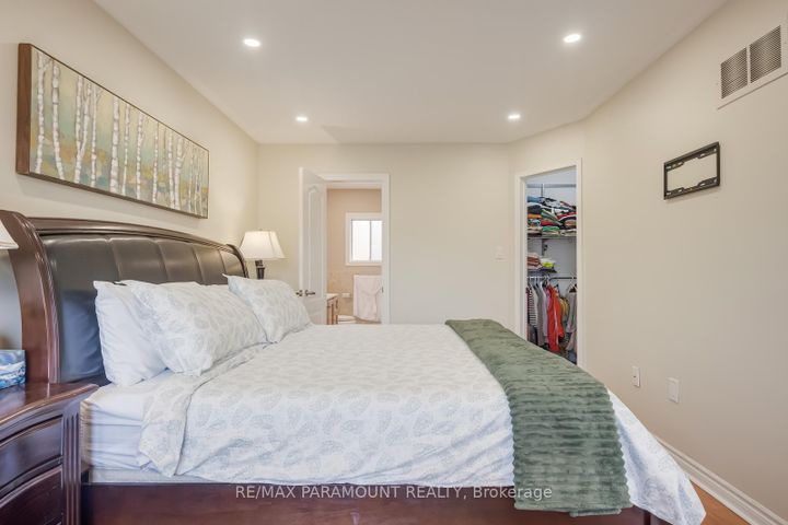 Photo 24 at 6371 Ormindale Way, East Credit, Mississauga