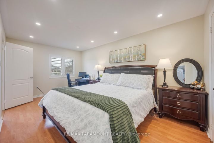 Photo 27 at 6371 Ormindale Way, East Credit, Mississauga