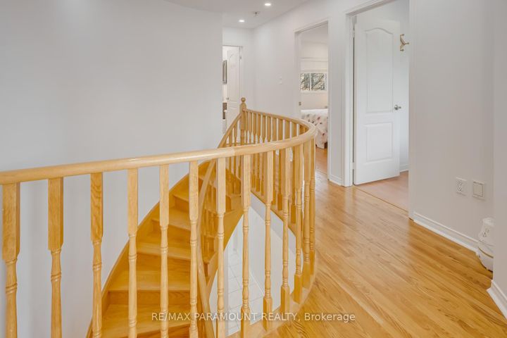 Photo 28 at 6371 Ormindale Way, East Credit, Mississauga