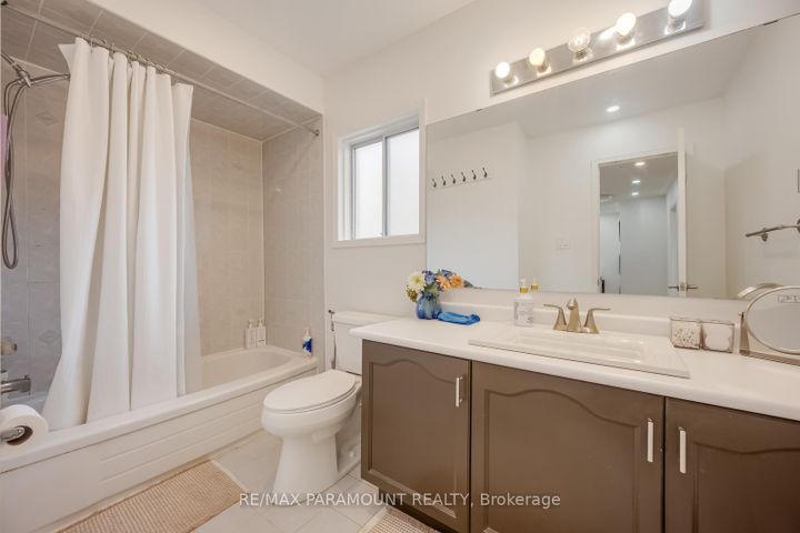 Photo 30 at 6371 Ormindale Way, East Credit, Mississauga