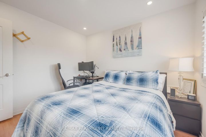 Photo 32 at 6371 Ormindale Way, East Credit, Mississauga