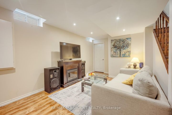 Photo 35 at 6371 Ormindale Way, East Credit, Mississauga