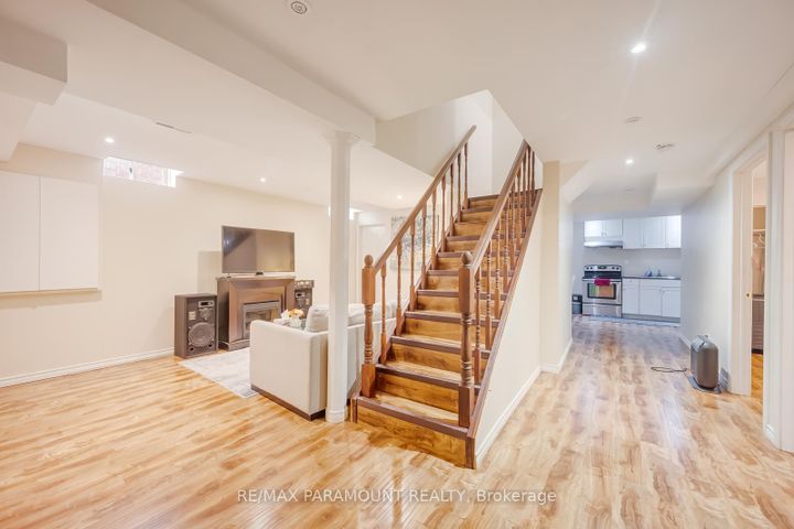 Photo 37 at 6371 Ormindale Way, East Credit, Mississauga