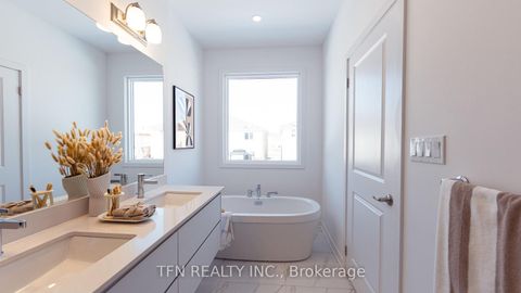 Photo 15 at 12 Imogene Court, Langstaff, Richmond Hill