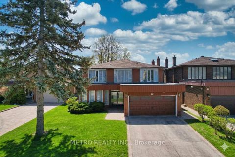 Photo 1 at 17 Twin Circle Court, Branson, Toronto