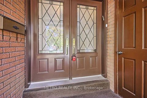 Photo 2 at 17 Twin Circle Court, Branson, Toronto