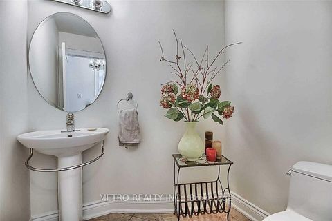 Photo 12 at 17 Twin Circle Court, Branson, Toronto