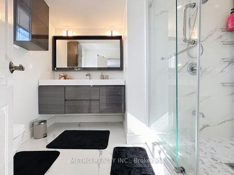 Photo 18 at 17 Twin Circle Court, Branson, Toronto