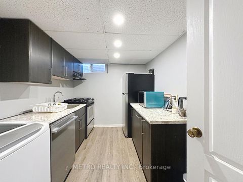 Photo 31 at 17 Twin Circle Court, Branson, Toronto