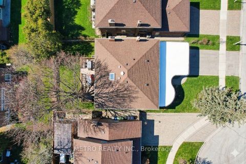 Photo 33 at 17 Twin Circle Court, Branson, Toronto