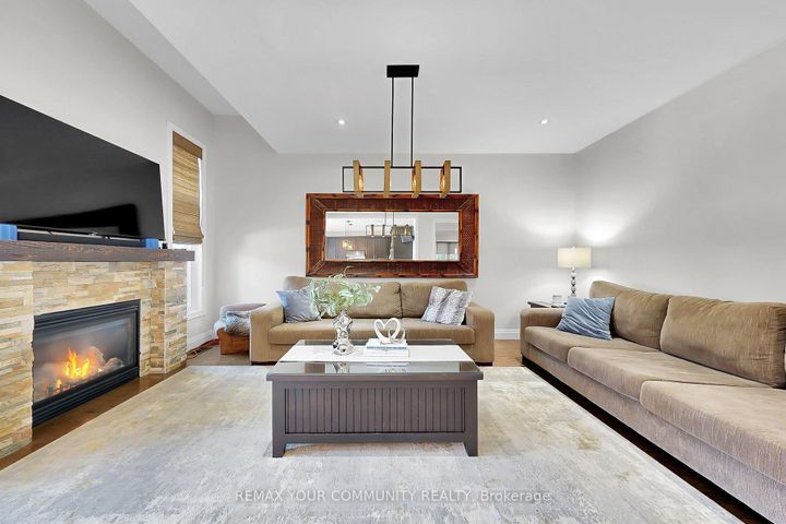 Photo 7 at 67 Trudeau Drive, Vellore Village, Vaughan