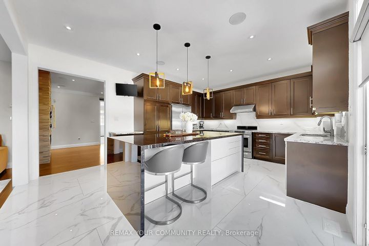 Photo 10 at 67 Trudeau Drive, Vellore Village, Vaughan