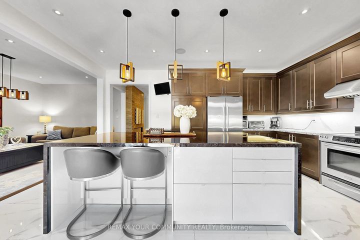 Photo 11 at 67 Trudeau Drive, Vellore Village, Vaughan