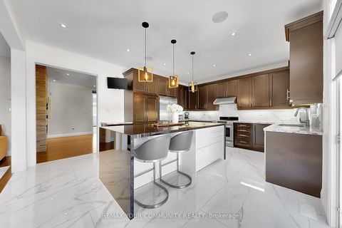 Photo 10 at 67 Trudeau Drive, Vellore Village, Vaughan