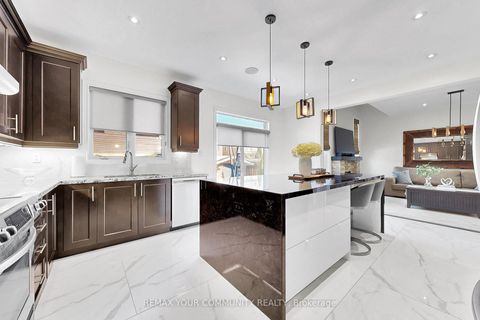 Photo 12 at 67 Trudeau Drive, Vellore Village, Vaughan