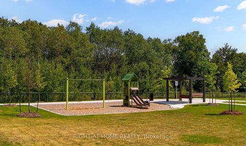 Photo 6 at 425 - 385 Arctic Red Drive, Windfields, Oshawa