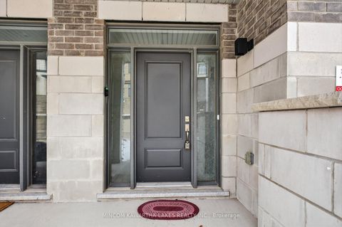 Photo 3 at 348 Okanagan Path, Donevan, Oshawa