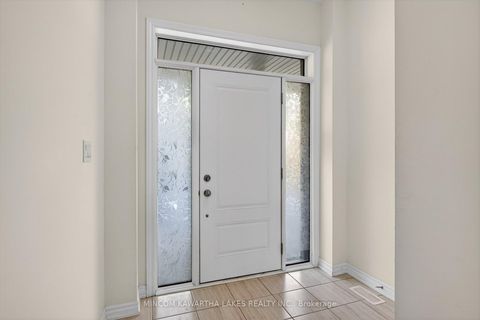 Photo 4 at 348 Okanagan Path, Donevan, Oshawa