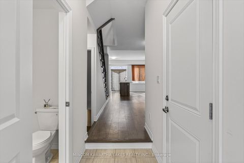 Photo 5 at 348 Okanagan Path, Donevan, Oshawa