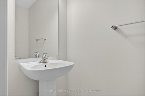 Photo 6 at 348 Okanagan Path, Donevan, Oshawa