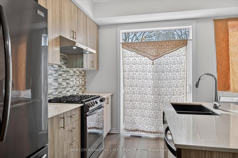 Photo 9 at 348 Okanagan Path, Donevan, Oshawa