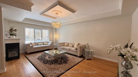 Photo 2 at 180 Kimber Crescent, East Woodbridge, Vaughan