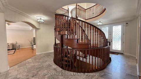 Photo 16 at 180 Kimber Crescent, East Woodbridge, Vaughan