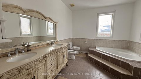 Photo 22 at 180 Kimber Crescent, East Woodbridge, Vaughan