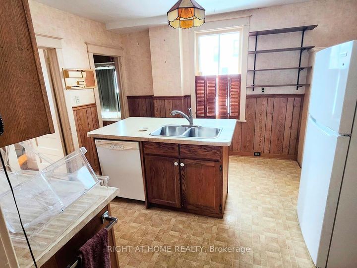 Photo 4 at 71 Nassau Street, Vanier, Oshawa