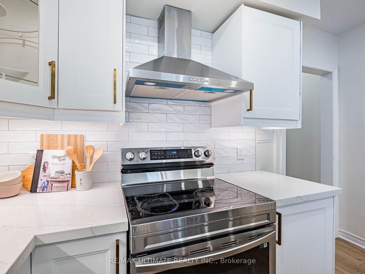 Photo 14 at 918 Ossington Avenue, Junction, Toronto