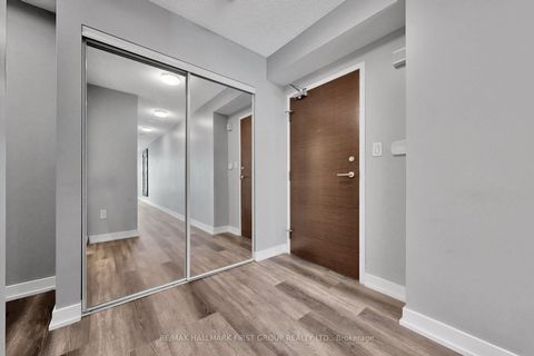 Photo 4 at 530 - 21 Iceboat Terrace, Waterfront Communities C1, Toronto