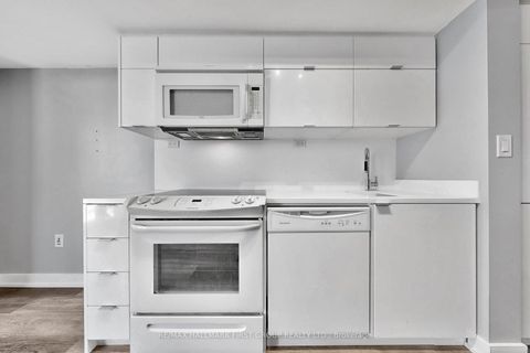 Photo 10 at 530 - 21 Iceboat Terrace, Waterfront Communities C1, Toronto