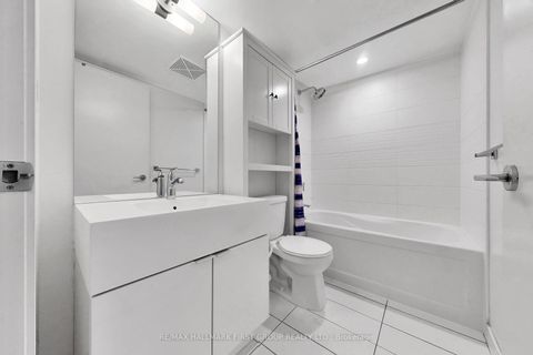 Photo 12 at 530 - 21 Iceboat Terrace, Waterfront Communities C1, Toronto