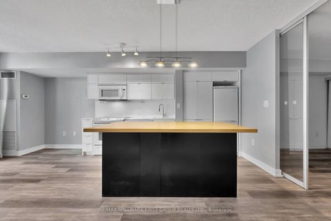 Photo 36 at 530 - 21 Iceboat Terrace, Waterfront Communities C1, Toronto