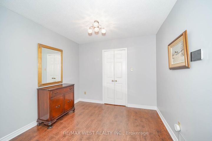 Photo 4 at 24 - 7340 Copenhagen Road, Meadowvale, Mississauga