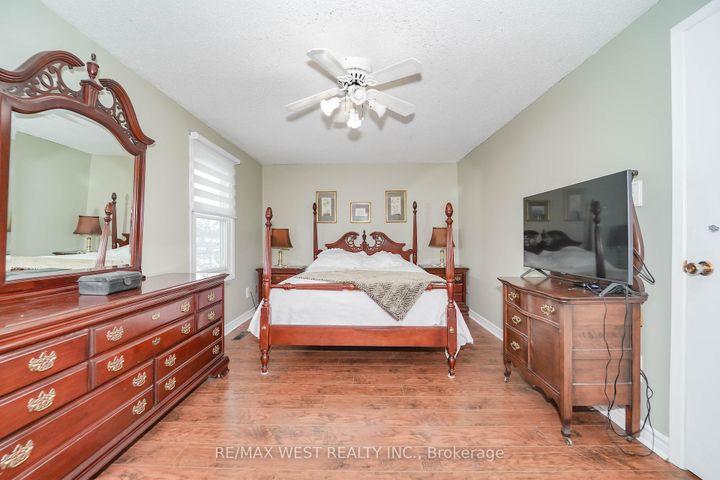 Photo 6 at 24 - 7340 Copenhagen Road, Meadowvale, Mississauga