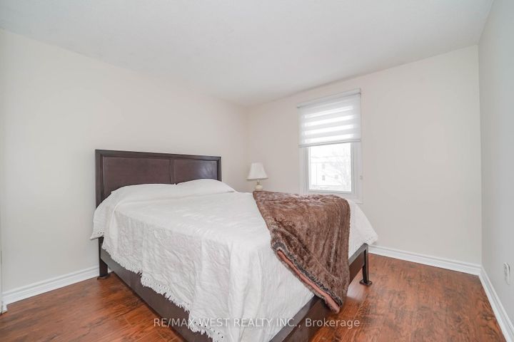 Photo 7 at 24 - 7340 Copenhagen Road, Meadowvale, Mississauga