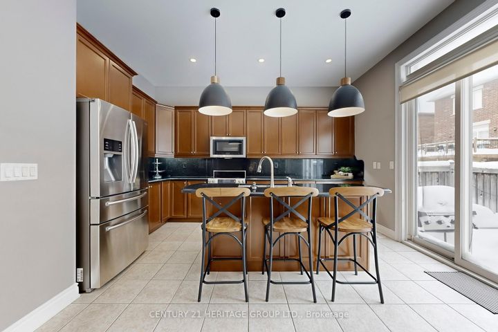 Photo 9 at 20 Altus Park Drive, Patterson, Vaughan