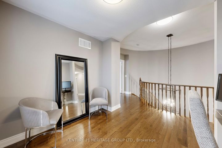 Photo 15 at 20 Altus Park Drive, Patterson, Vaughan