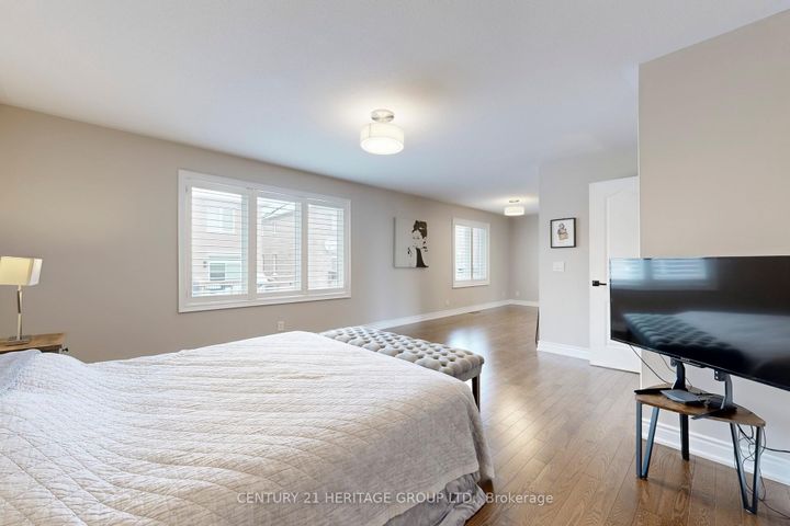 Photo 17 at 20 Altus Park Drive, Patterson, Vaughan