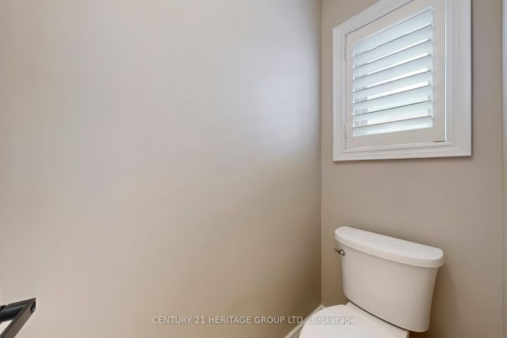 Photo 21 at 20 Altus Park Drive, Patterson, Vaughan