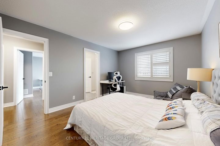 Photo 24 at 20 Altus Park Drive, Patterson, Vaughan